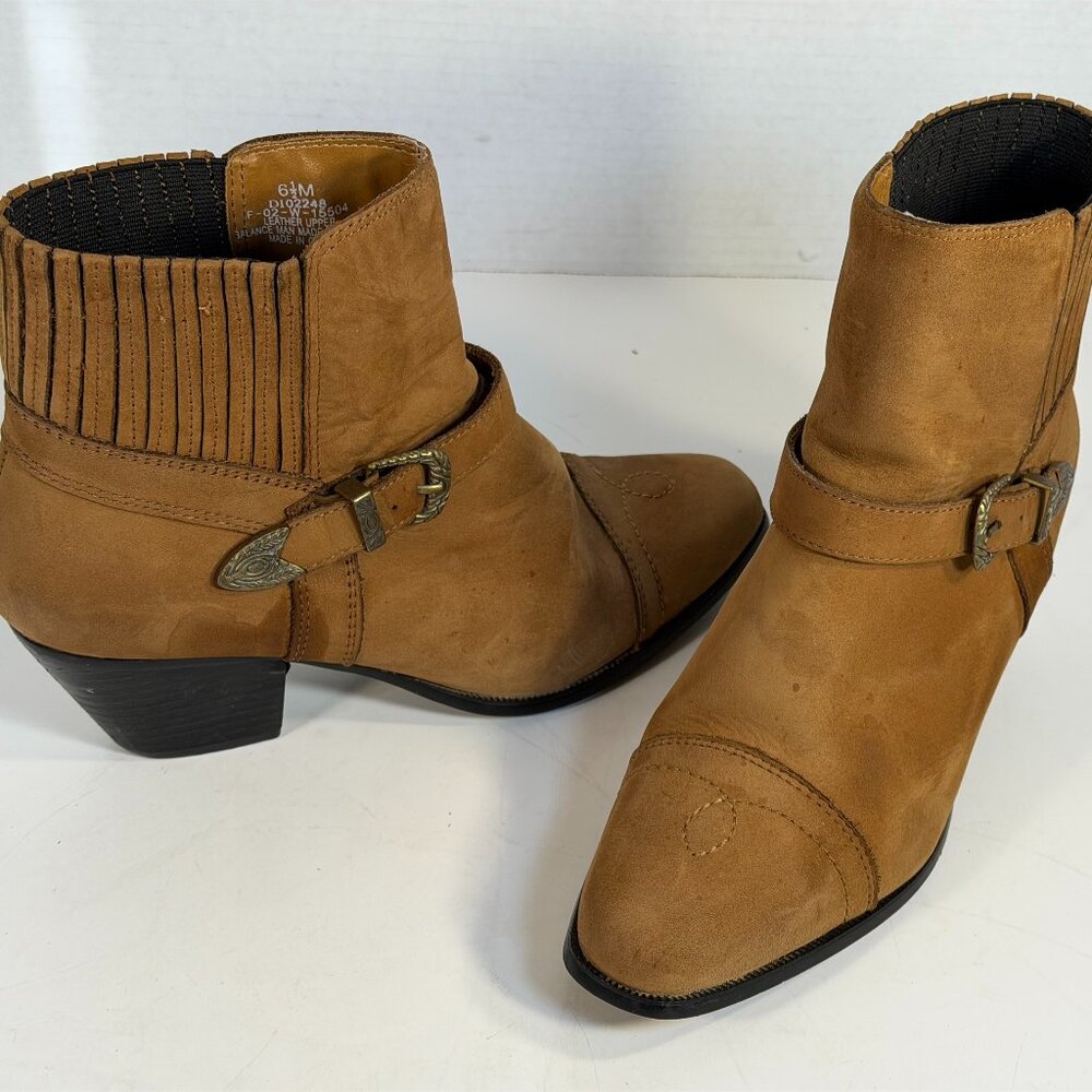 Women's size 6.5   leather ankle boots BY DINGO